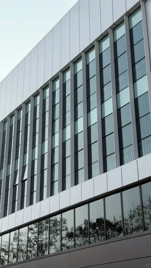 Tall glazed facade panels on a modern distribution centre